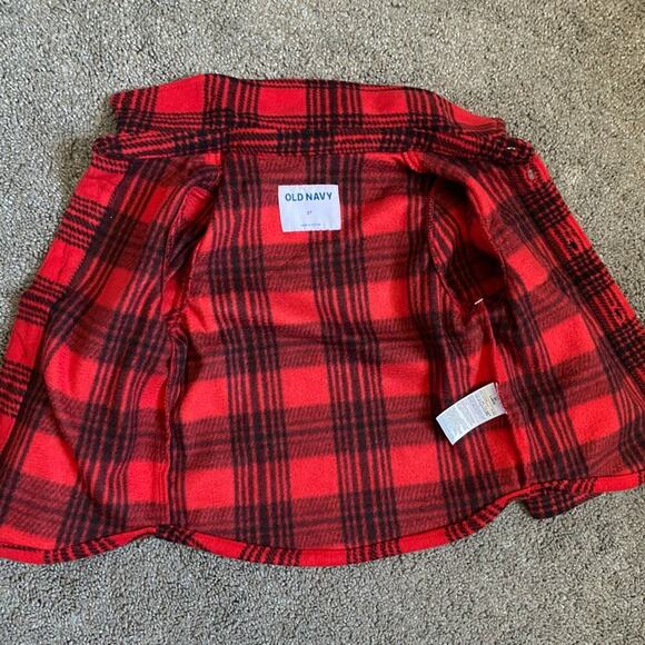 NWT Old Navy Black and Red Buffalo Plaid Fleece Button Up- size 2t - Picture 3 of 3